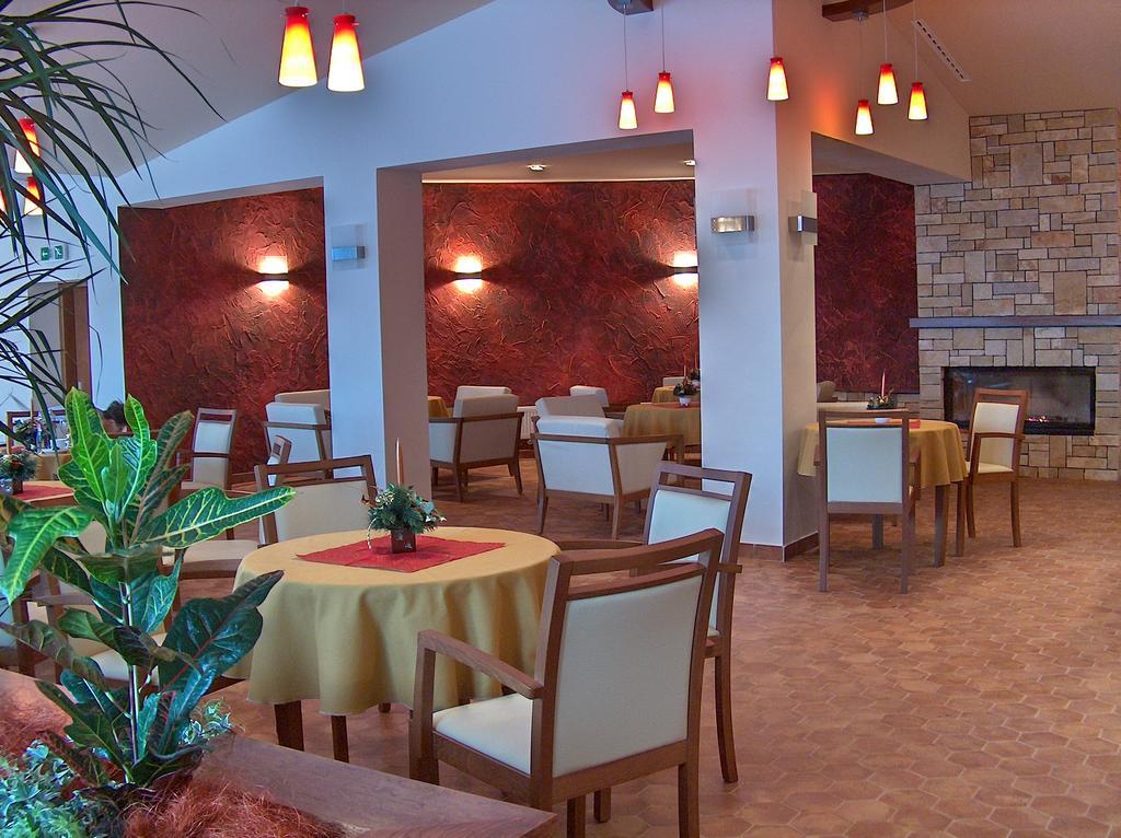 Hotel Vion Zlaté Moravce Exterior foto