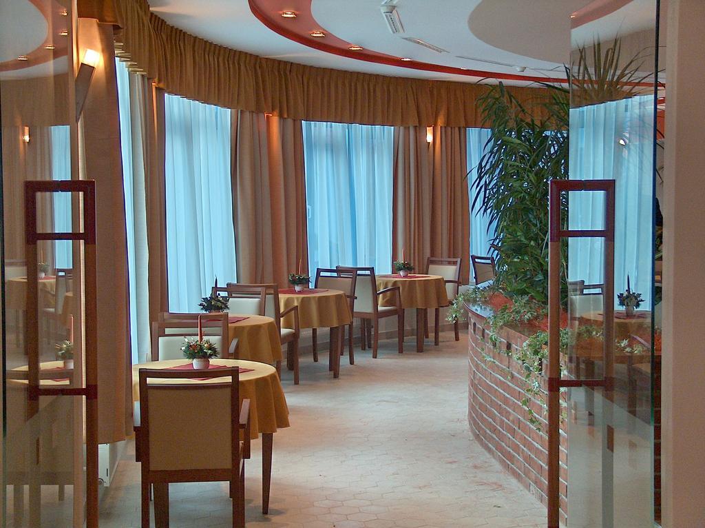 Hotel Vion Zlaté Moravce Exterior foto